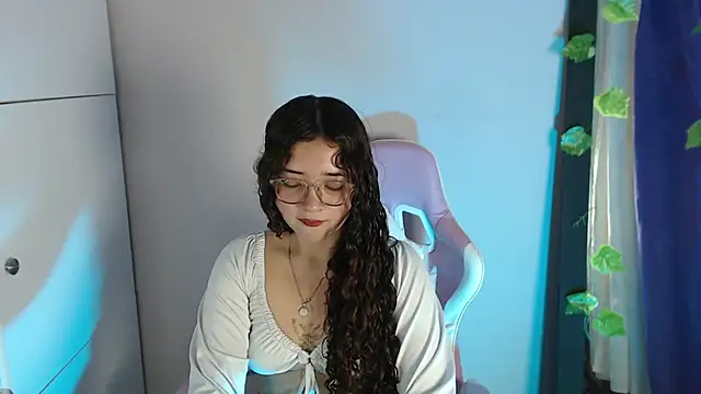 Snapshot of ZoeSinclair_5 chatting on 12-03-25, 07:34 ZoeSinclair 5 online show from 12-03-25, 07:34