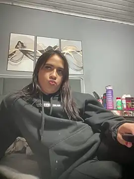 Snapshot of larysinha chatting on 06-15-26, 10:01 larysinha online show from 06-15-26, 10:01