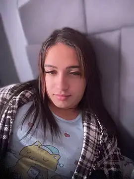 Snapshot of larysinha chatting on 06-17-26, 04:30 larysinha online show from 06-17-26, 04:30