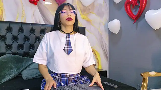 MilaDeRoux online show from 02-13-26, 04:19