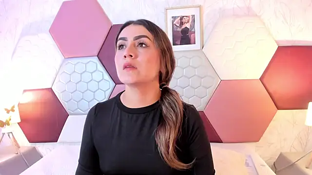 AriaRous online show from 04-16-26, 04:08