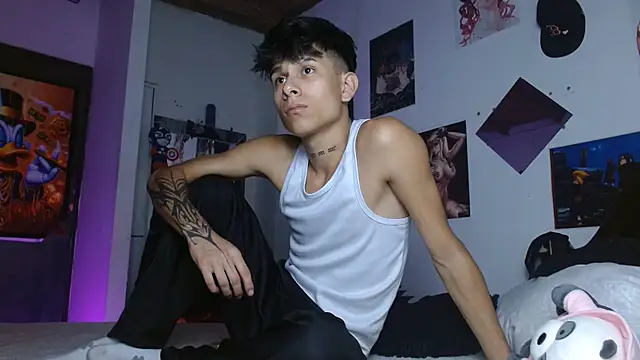 Snapshot of Jake_beach_ chatting on 06-19-26, 07:28 Jake beach online show from 06-19-26, 07:28