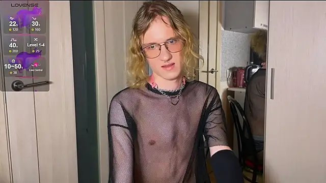 Snapshot of Avery_adam chatting on 02-17-26, 10:38 Avery adam online show from 02-17-26, 10:38