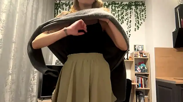 Snapshot of _VlalV_ chatting on 12-01-25, 03:06 VlalV online show from 12-01-25, 03:06