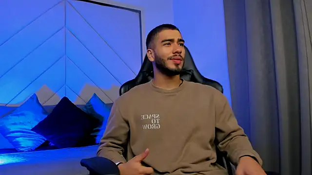 Franco banderas online show from 01-14-26, 02:33