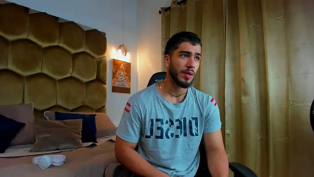 Franco banderas online show from 02-23-26, 11:07