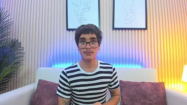 Snapshot of Antonio_rowan chatting on 12-01-25, 01:16 Antonio rowan online show from 12-01-25, 01:16