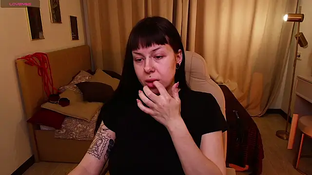 Eliza Bennet online show from 02-16-26, 07:37