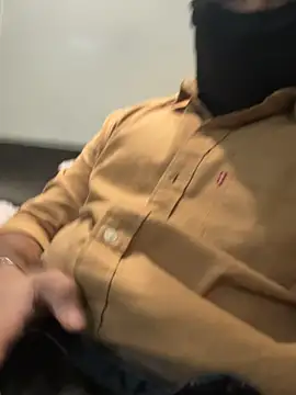 Snapshot of BlahNextDoor chatting on 12-03-25, 05:00 BlahNextDoor online show from 12-03-25, 05:00