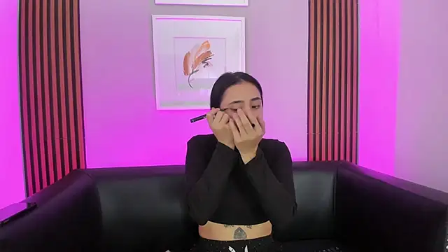 Snapshot of Ariana_collinss chatting on 07-15-26, 11:37 Ariana collinss online show from 07-15-26, 11:37