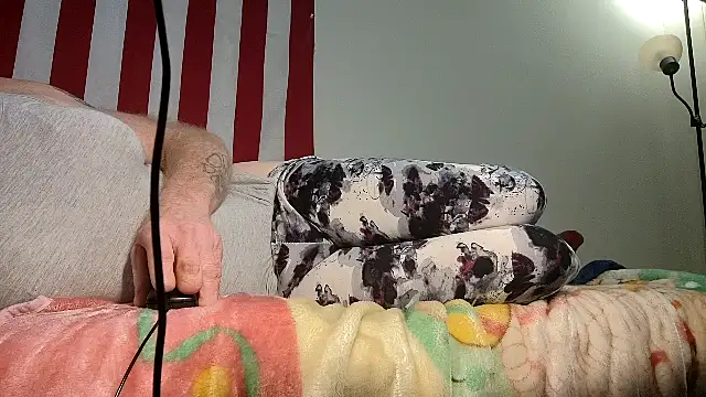 Snapshot of Olewrench35 chatting on 12-02-25, 05:19 Olewrench35 online show from 12-02-25, 05:19