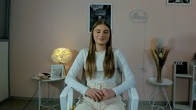 BobbyeEwell online show from 12-02-25, 06:41