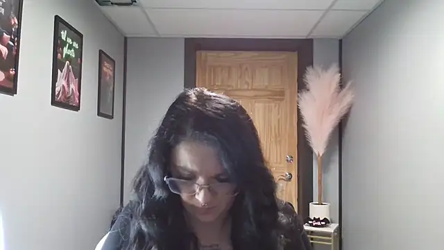 Snapshot of Natalia5Nash chatting on 12-15-25, 05:06 Natalia5Nash online show from 12-15-25, 05:06