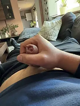 Snapshot of en93000 chatting on 03-12-26, 03:29 en93000 online show from 03-12-26, 03:29