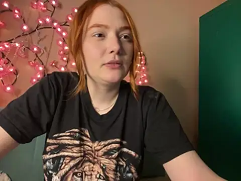 Snapshot of Ungoliant_Kiss chatting on 04-30-26, 08:57 Ungoliant Kiss online show from 04-30-26, 08:57