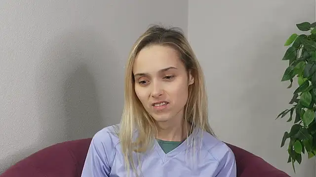 Snapshot of CasieStrawn chatting on 12-05-25, 08:23 CasieStrawn online show from 12-05-25, 08:23