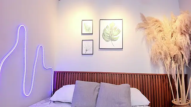 MIAROGGERSS online show from 03-20-26, 03:55