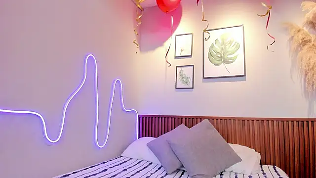 MIAROGGERSS online show from 03-28-26, 04:01