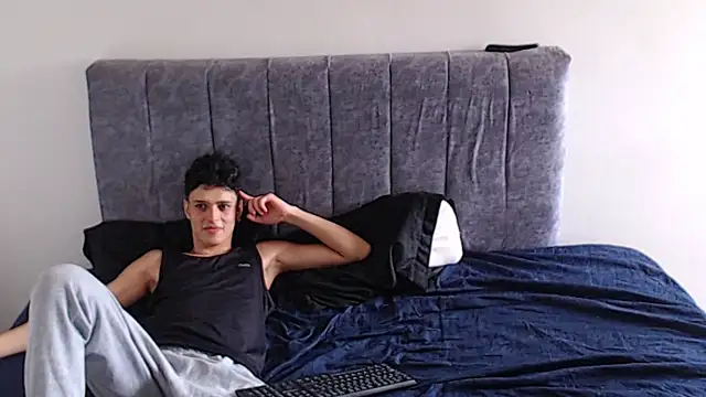 hottie couplee online show from 05-20-26, 10:05