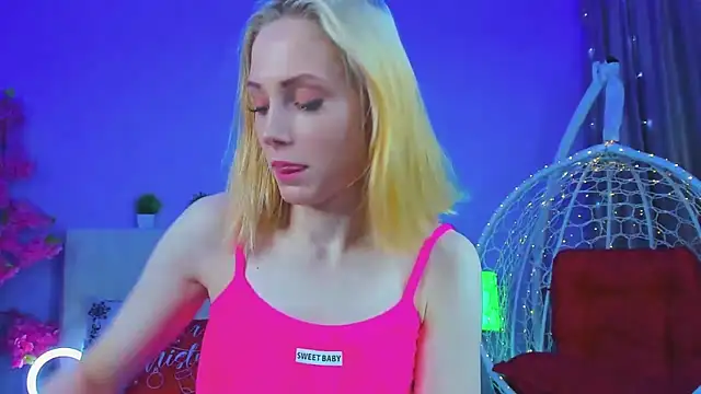 Snapshot of Gina_Gina_love chatting on 02-06-26, 01:10 Gina Gina love online show from 02-06-26, 01:10