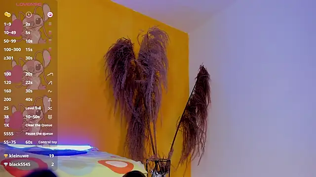 TiffanyHoustton online show from 04-18-26, 07:07