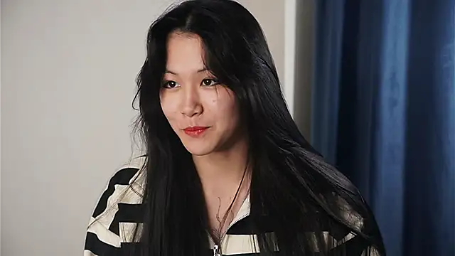 Snapshot of BeaHarsin chatting on 12-04-25, 12:25 BeaHarsin online show from 12-04-25, 12:25