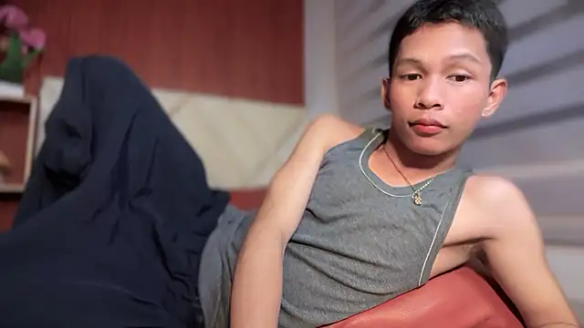 TheBoyAboveYou online show from 01-06-26, 04:11