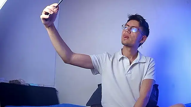 nicolatinboy online show from 02-11-26, 09:09