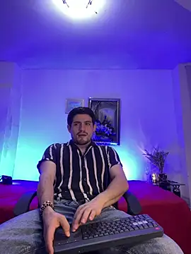 williamsmiiths16 online show from 04-11-26, 01:43