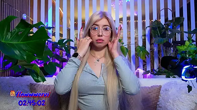 Snapshot of FlowweerGirl chatting on 02-09-26, 08:13 FlowweerGirl online show from 02-09-26, 08:13