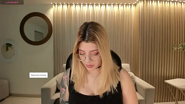 Snapshot of MadisonKane chatting on 04-23-26, 11:20 MadisonKane online show from 04-23-26, 11:20