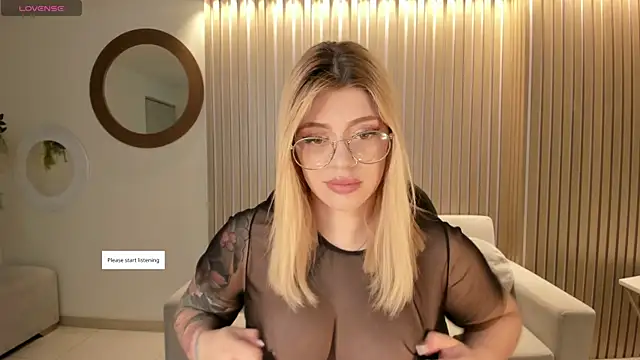 Snapshot of MadisonKane chatting on 04-25-26, 11:13 MadisonKane online show from 04-25-26, 11:13