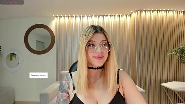 Snapshot of MadisonKane chatting on 04-26-26, 11:30 MadisonKane online show from 04-26-26, 11:30