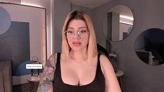 Snapshot of MadisonKane chatting on 04-28-26, 11:26 MadisonKane online show from 04-28-26, 11:26