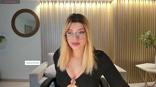 Snapshot of MadisonKane chatting on 05-02-26, 11:15 MadisonKane online show from 05-02-26, 11:15