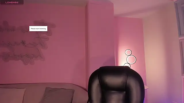 Snapshot of MadisonKane chatting on 05-18-26, 11:16 MadisonKane online show from 05-18-26, 11:16
