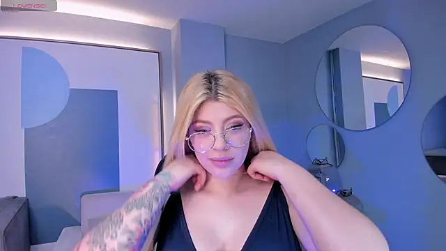 Snapshot of MadisonKane chatting on 06-21-26, 11:13 MadisonKane online show from 06-21-26, 11:13