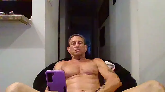 Snapshot of johnnymarino1010 chatting on 05-22-26, 11:10 johnnymarino1010 online show from 05-22-26, 11:10