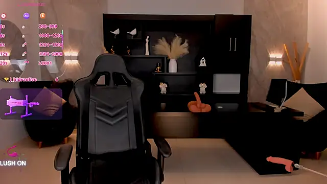 Snapshot of ChloeManson chatting on 03-20-25, 09:24 ChloeManson online show from 03-20-25, 09:24