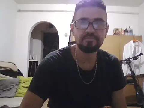 Snapshot of cornel4321 chatting on 12-05-25, 05:20 cornel4321 online show from 12-05-25, 05:20