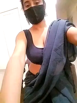 Snapshot of Bella_storm143 chatting on 12-04-25, 04:16 Bella storm143 online show from 12-04-25, 04:16