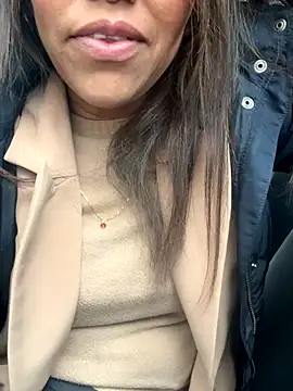 Bambolinastella online show from 12-22-25, 12:57