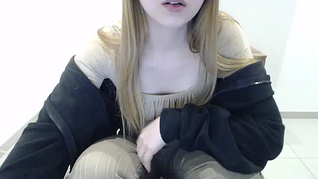 SweetBellaa  online show from 01-05-26, 05:27