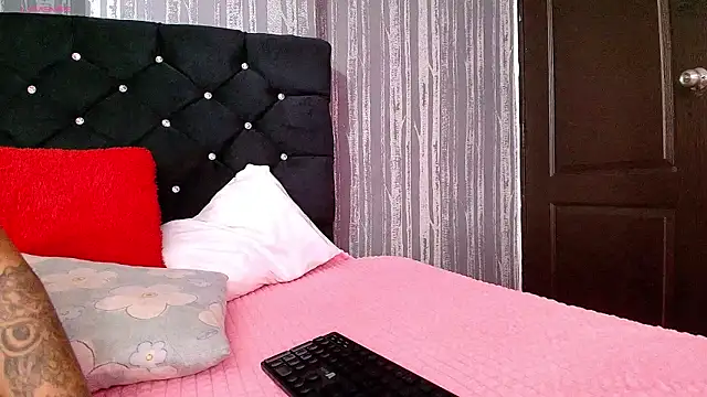 Snapshot of Elizabetth_Roman chatting on 05-11-26, 02:23 Elizabetth Roman online show from 05-11-26, 02:23