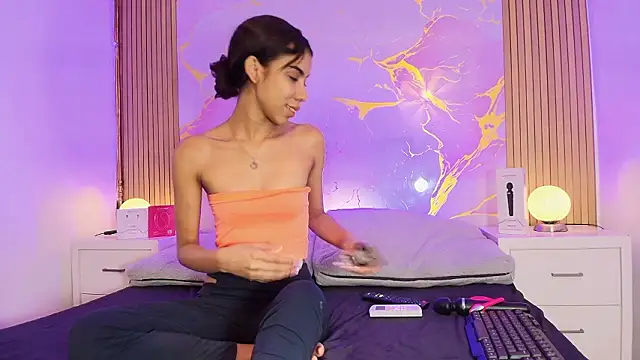 Snapshot of BellaHarpeer chatting on 02-01-26, 02:59 BellaHarpeer online show from 02-01-26, 02:59