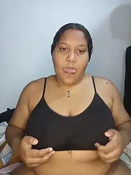 Snapshot of VaneandRossy chatting on 06-18-26, 12:33 VaneandRossy online show from 06-18-26, 12:33
