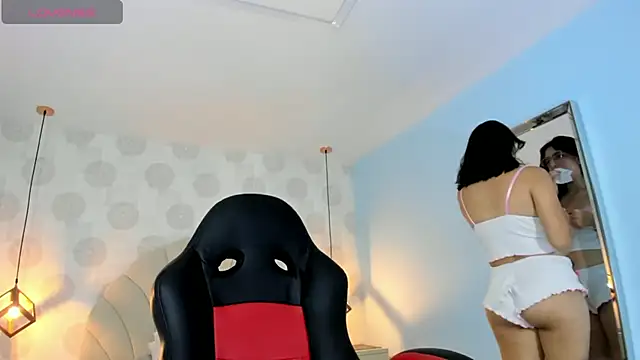 Snapshot of VENUSGREYS1 chatting on 05-07-26, 01:27 VENUSGREYS1 online show from 05-07-26, 01:27