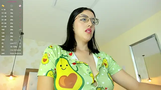 Snapshot of VENUSGREYS1 chatting on 05-28-26, 12:02 VENUSGREYS1 online show from 05-28-26, 12:02