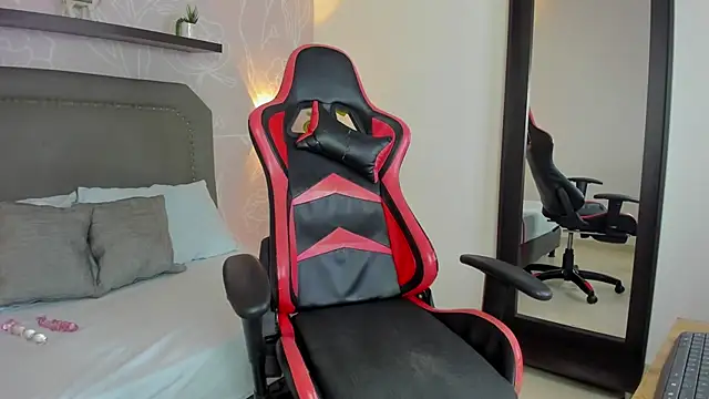 madison saenzz online show from 12-15-25, 07:29