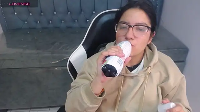 eva smit t online show from 04-18-26, 02:48